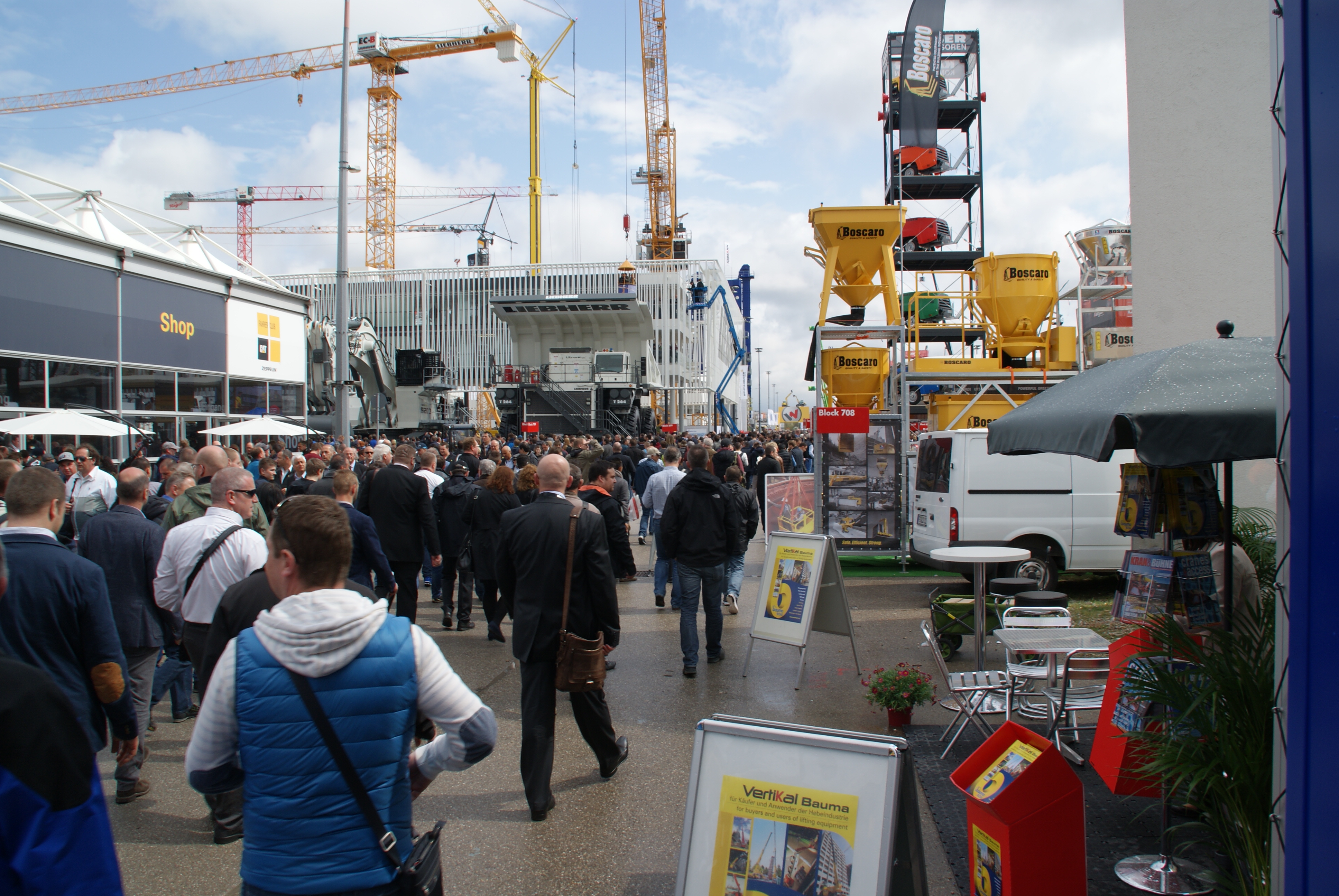 Liebherr relies on carbon fiber cranes: New material generation reaches the market