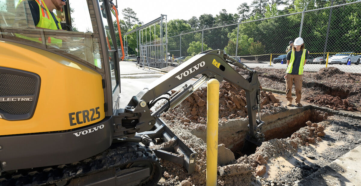 Volvo CE öffnet Ladeprotokoll für E-Baumaschinen: Standardisierung oder Strategie?